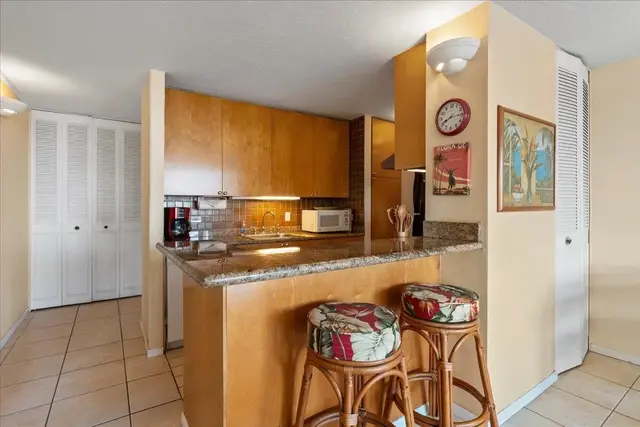 Listing Image for 150 Hauoli St 200 6 of 37