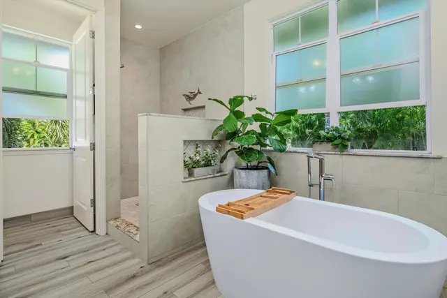 Listing Image for 63 Laukahi St 7 of 32