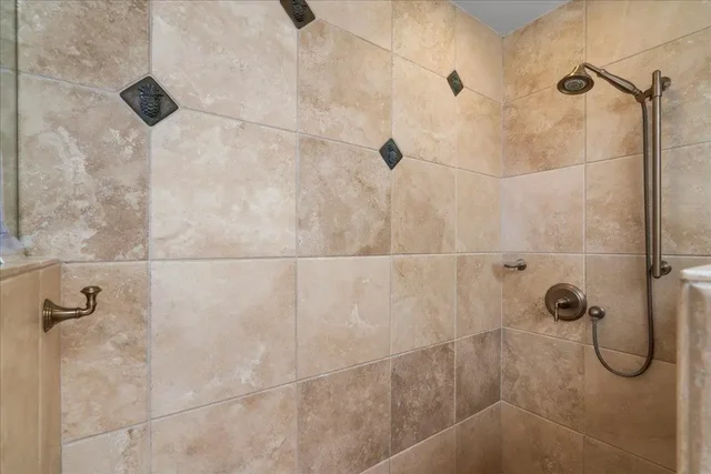 Listing Image for 50 Puu Anoano St 2204 30 of 45