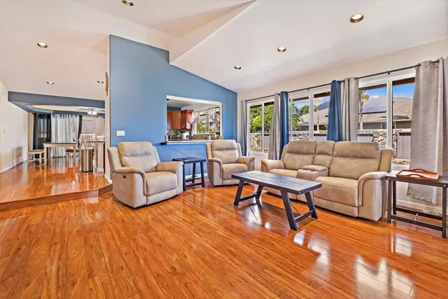 Listing Image for 32 Kuuhale Pl 2 of 28