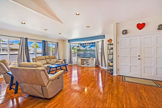 Listing Image for 32 Kuuhale Pl 3 of 28
