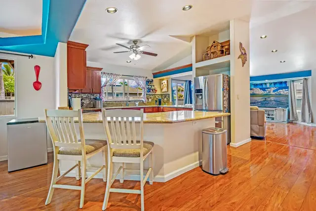 Listing Image for 32 Kuuhale Pl 7 of 28