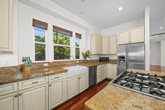 Listing Image for 1050 Kapukaulua Pl 15 of 42