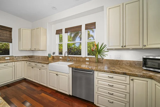 Listing Image for 1050 Kapukaulua Pl 16 of 42