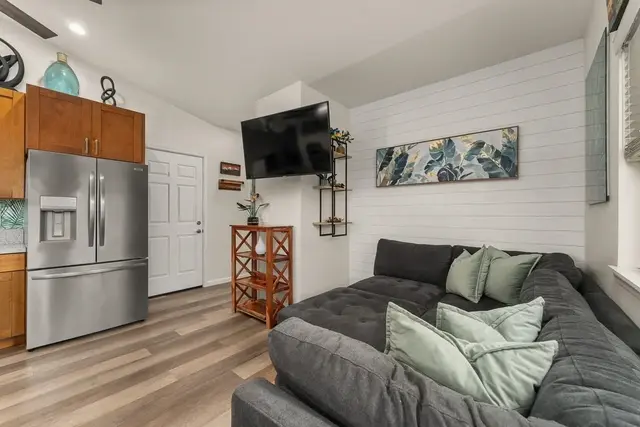 Listing Image for 156 Tam Yau Pl 9c 11 of 46