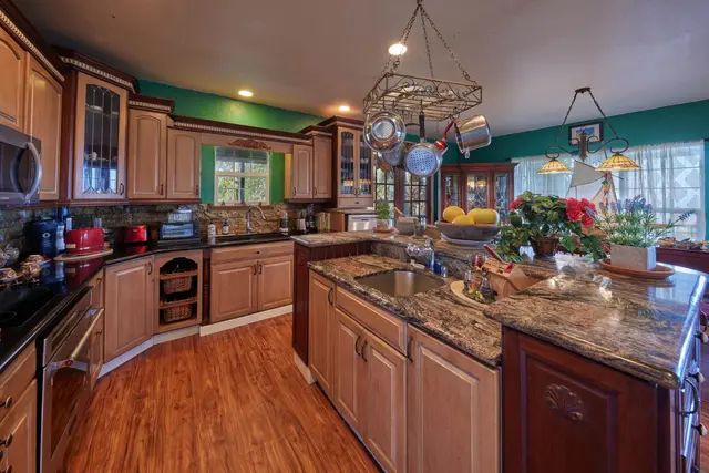 Listing Image for 90 Hakuhee Way 11 of 50