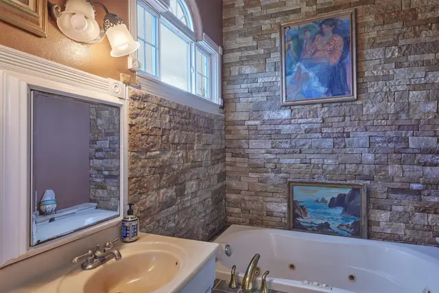 Listing Image for 90 Hakuhee Way 8 of 50
