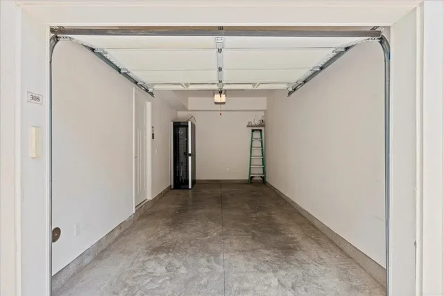 Listing Image for 45 E Kuu Aku Ln 308 32 of 37