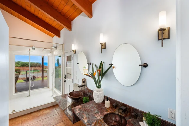 Listing Image for 3820 Kalua Koi Rd 18 of 46