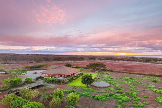 Listing Image for 3820 Kalua Koi Rd 37 of 46