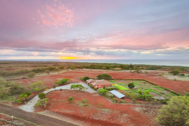 Listing Image for 3820 Kalua Koi Rd 38 of 46