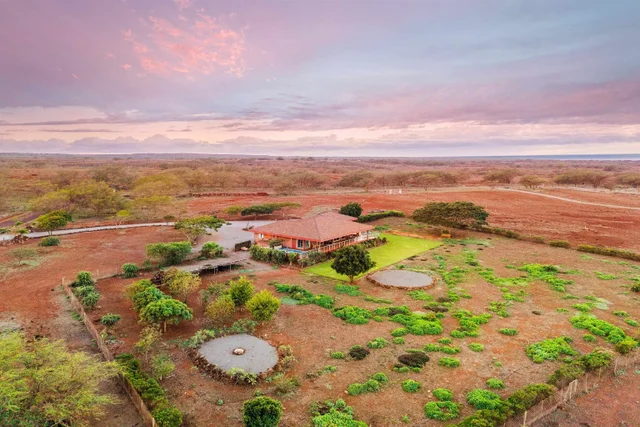 Listing Image for 3820 Kalua Koi Rd 39 of 46