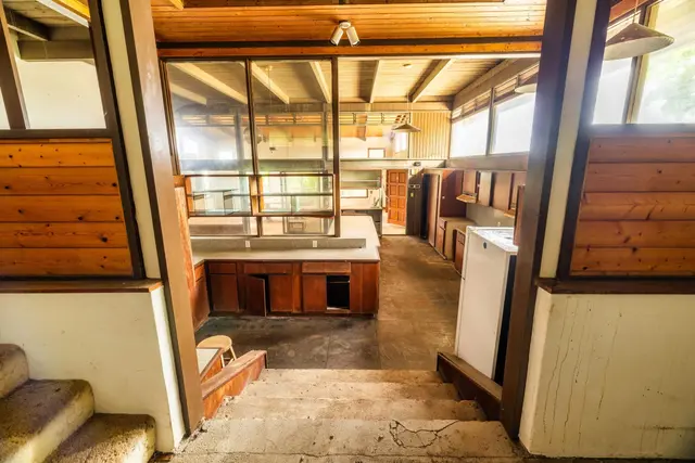 Listing Image for 401 Palani Pl 14 of 40