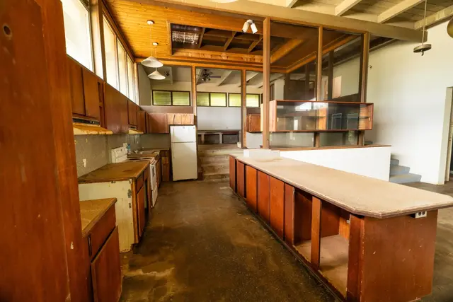 Listing Image for 401 Palani Pl 17 of 40