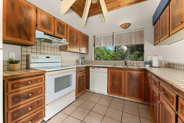 Listing Image for 2172 Auina Pl 12 of 36