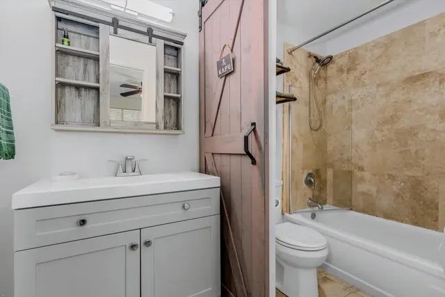 Listing Image for 2050 Kanoe St 102 18 of 38