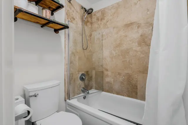Listing Image for 2050 Kanoe St 102 19 of 38