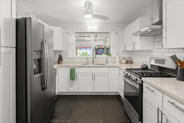 Listing Image for 2877 W Lelehuna Pl 2 of 31