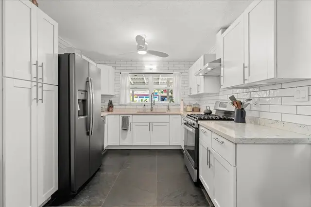 Listing Image for 2877 W Lelehuna Pl 5 of 31