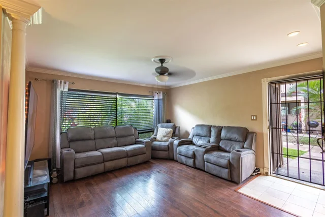 Listing Image for 15 Kulanihakoi St 6d 3 of 27