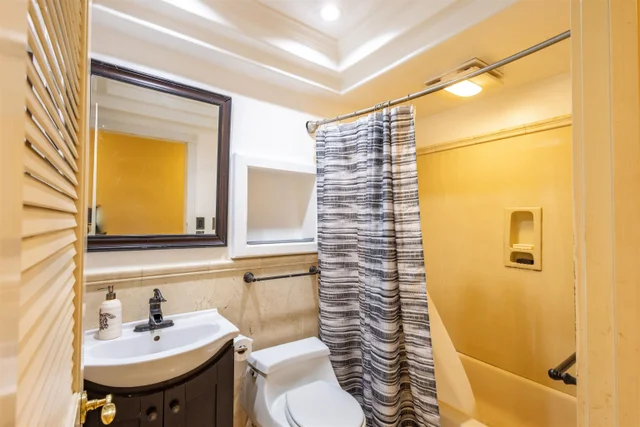 Listing Image for 15 Kulanihakoi St 6d 8 of 27