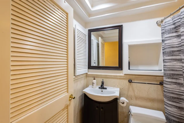 Listing Image for 15 Kulanihakoi St 6d 9 of 27