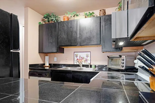 Listing Image for 3740 Lower Honoapiilani Rd C102 11 of 50