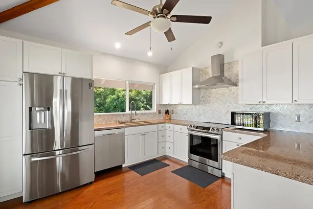 Listing Image for 3375 Kuaua Pl 9 of 38