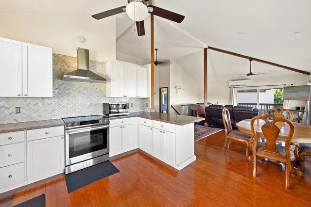 Listing Image for 3375 Kuaua Pl 10 of 38