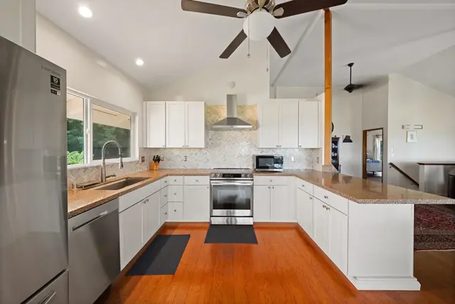 Listing Image for 3375 Kuaua Pl 11 of 38