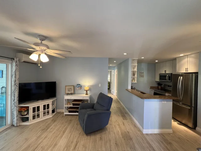 Listing Image for 160 Keonekai Rd 6-102 1 of 50