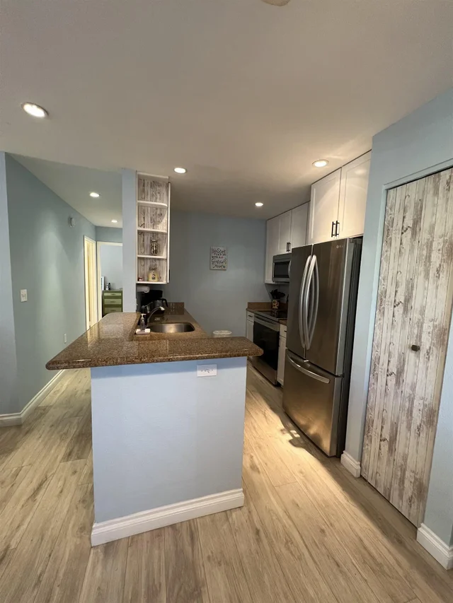 Listing Image for 160 Keonekai Rd 6-102 14 of 50