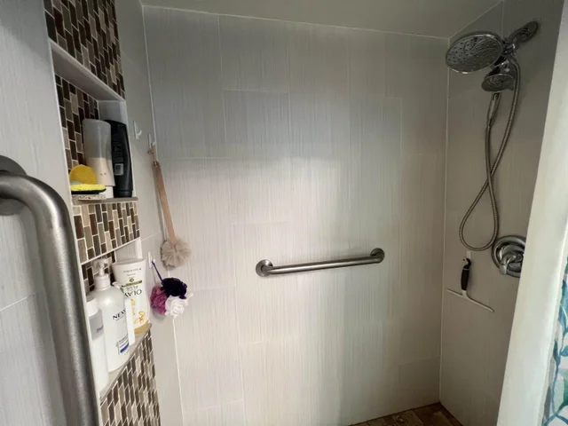 Listing Image for 160 Keonekai Rd 6-102 26 of 50