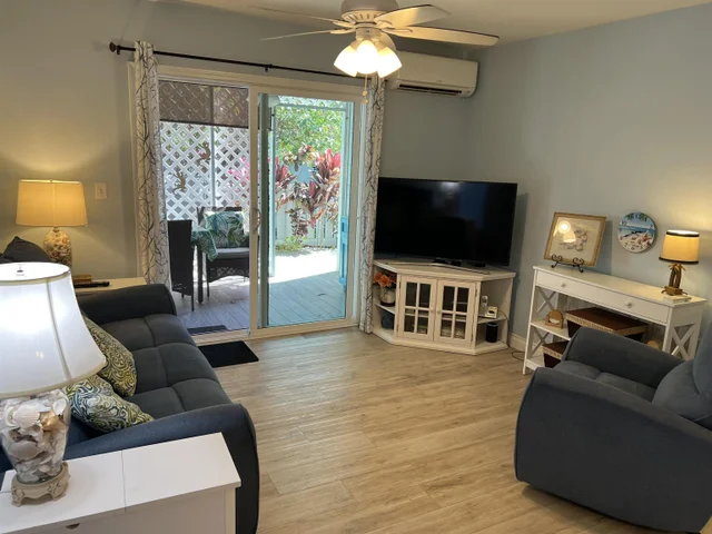 Listing Image for 160 Keonekai Rd 6-102 7 of 50