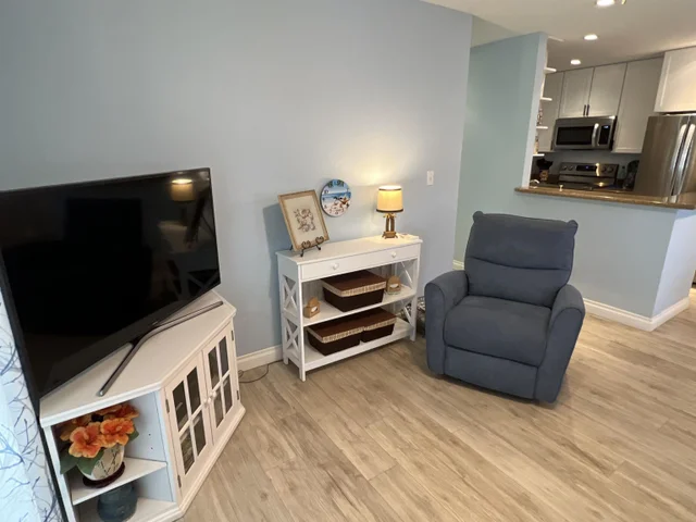 Listing Image for 160 Keonekai Rd 6-102 9 of 50