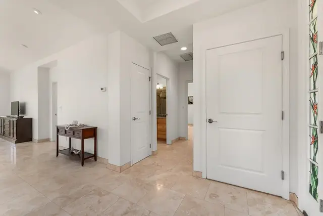Listing Image for 203 Kuli Puu St 33 of 47