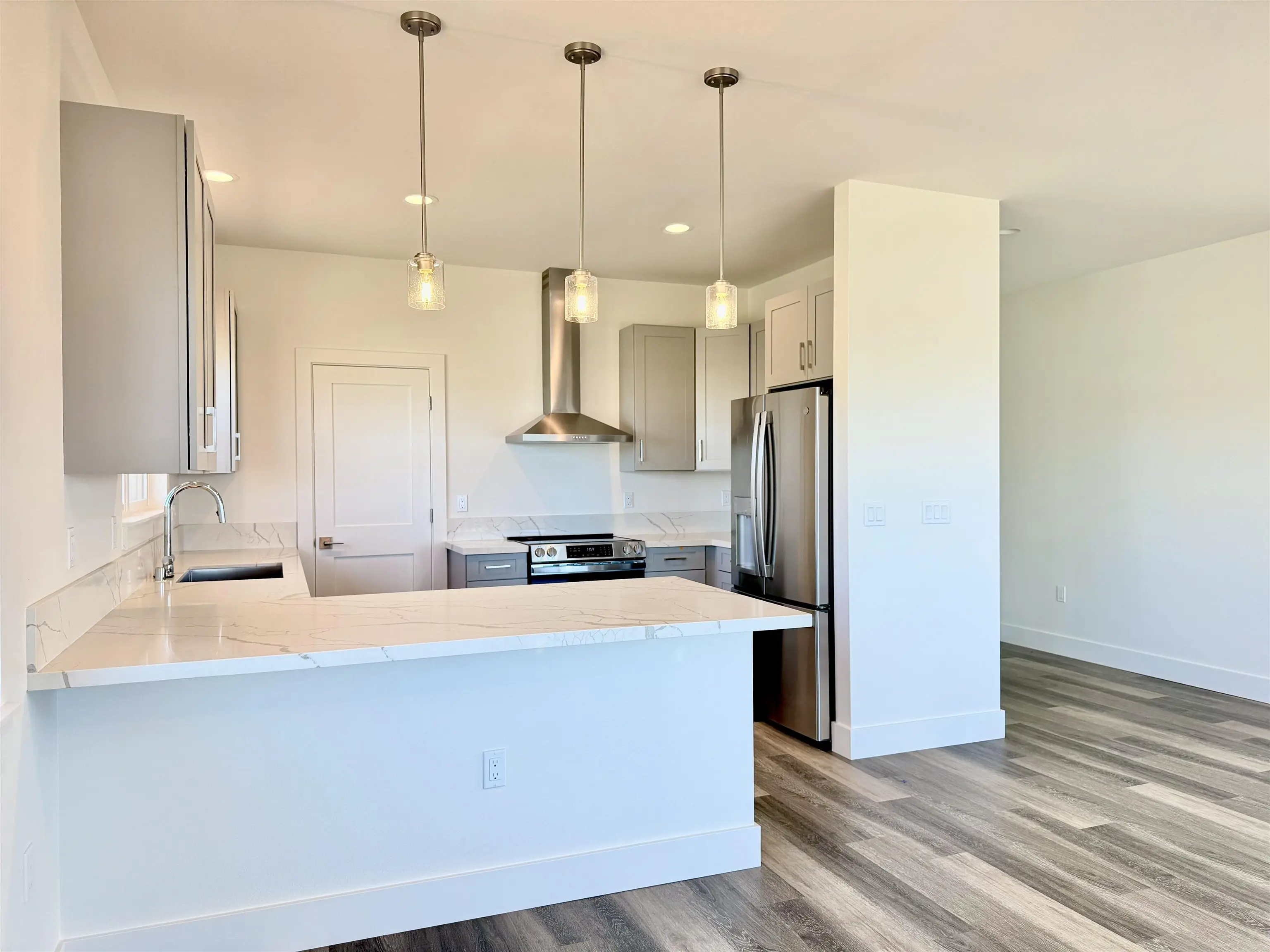 Photo of Listing #408603