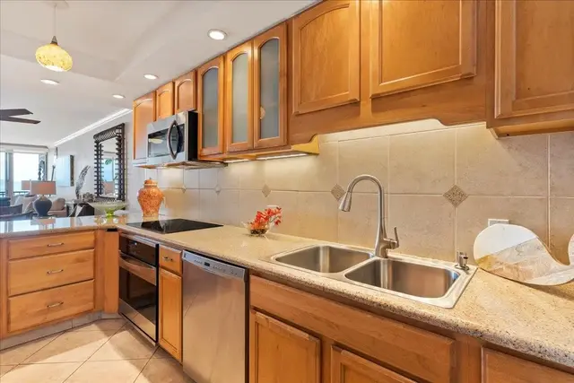 Listing Image for 250 Hauoli St 404 9 of 41