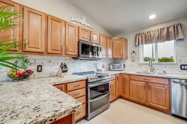 Listing Image for 64 Oluea Cir 16 of 50
