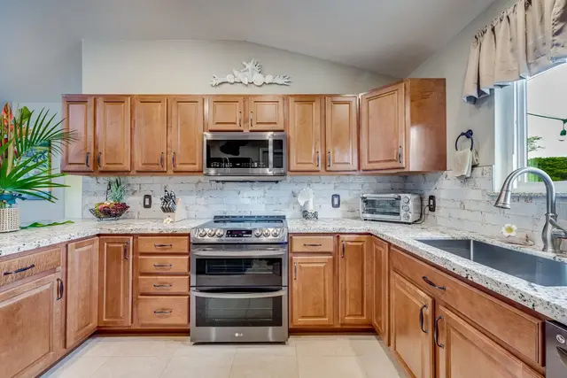 Listing Image for 64 Oluea Cir 17 of 50