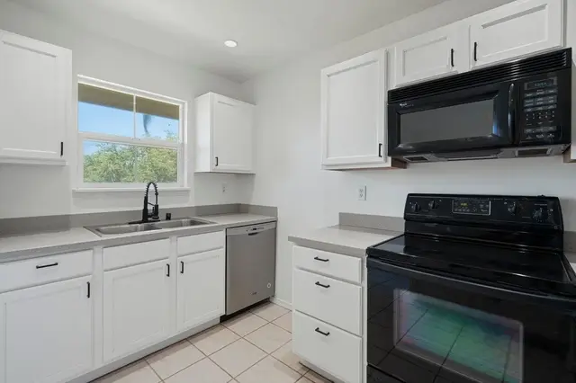 Listing Image for 20 Halili Ln 2a 14 of 50