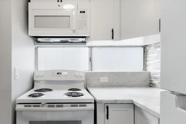 Listing Image for 3676 Lower Honoapiilani Rd F303 8 of 35