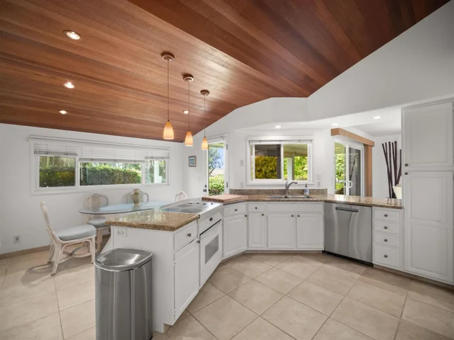 Listing Image for 212 E Ikea Kai Pl 11 of 50