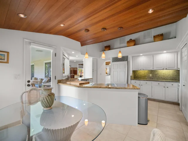 Listing Image for 212 E Ikea Kai Pl 12 of 50