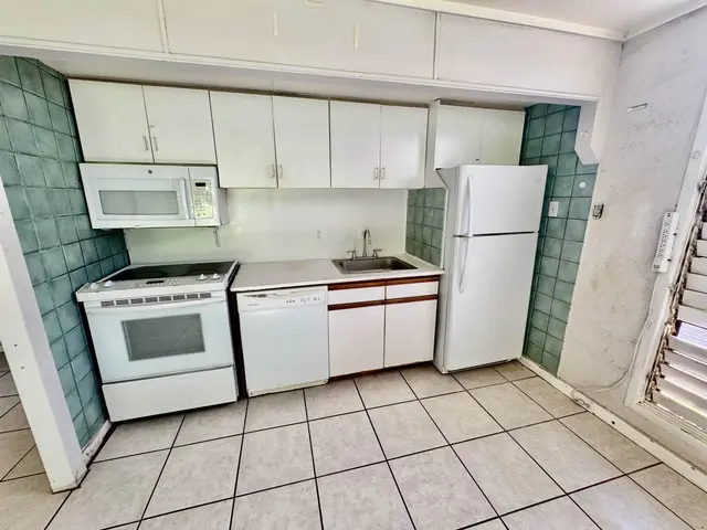 Listing Image for 3559 Lower Honoapiilani Rd 2d 3 of 16