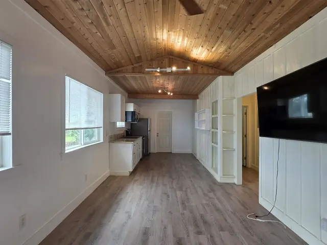 Listing Image for 37 Kuhinia St 3 of 23