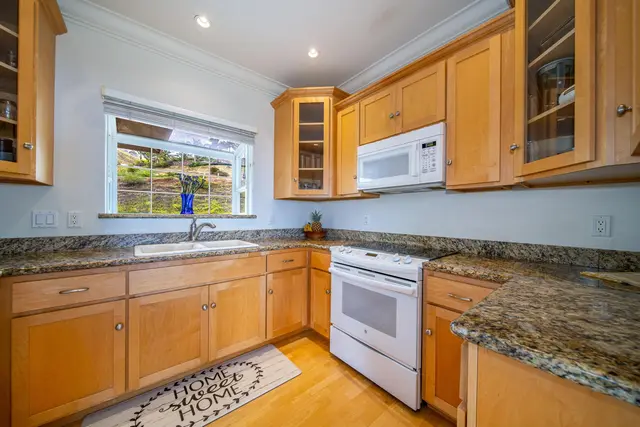 Listing Image for 31 Iliahi Way 8 of 46