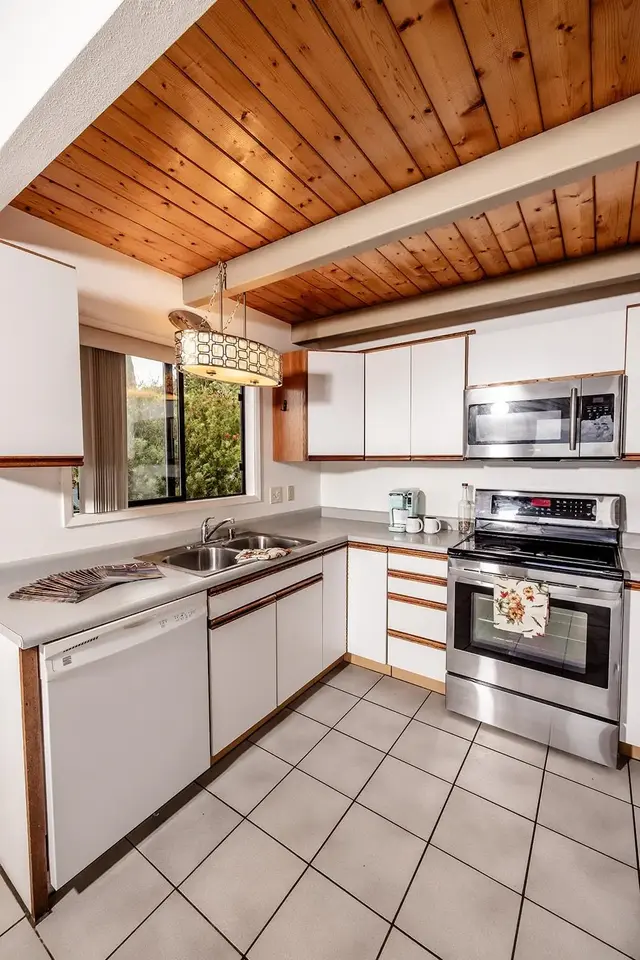 Listing Image for 25 Hoihoi Pl A 16 of 27