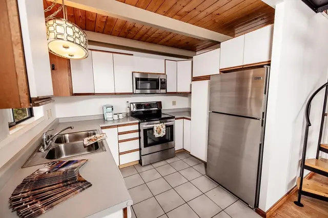 Listing Image for 25 Hoihoi Pl A 17 of 27