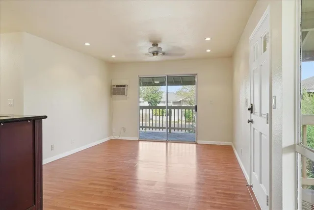 Listing Image for 140 Uwapo Rd 40-203 28 of 31